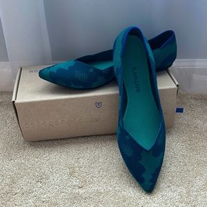 New in Box | Rothy’s The Point in Water Poppy Size 10